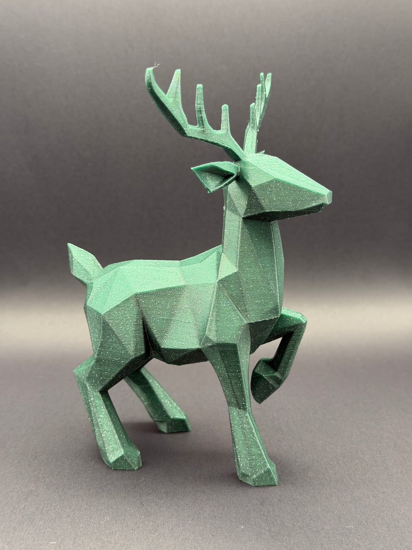 Minimalist (Christmas) low poly reindeer
